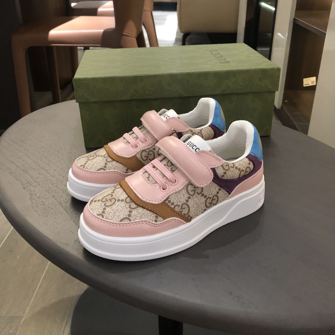 Children's shoes child